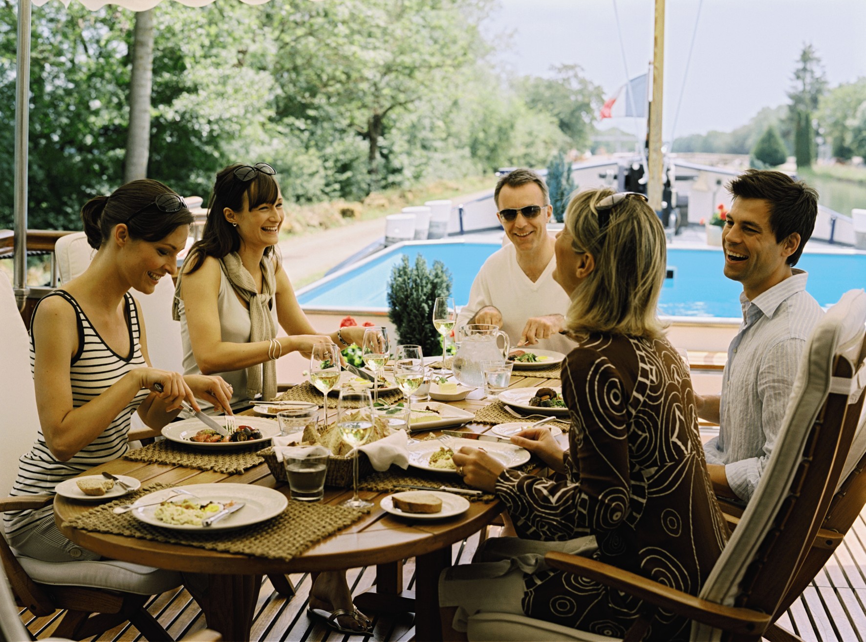 Belmond River Cruises Belmond Amaryllis Exterior Restaurant Lunch 2.jpg